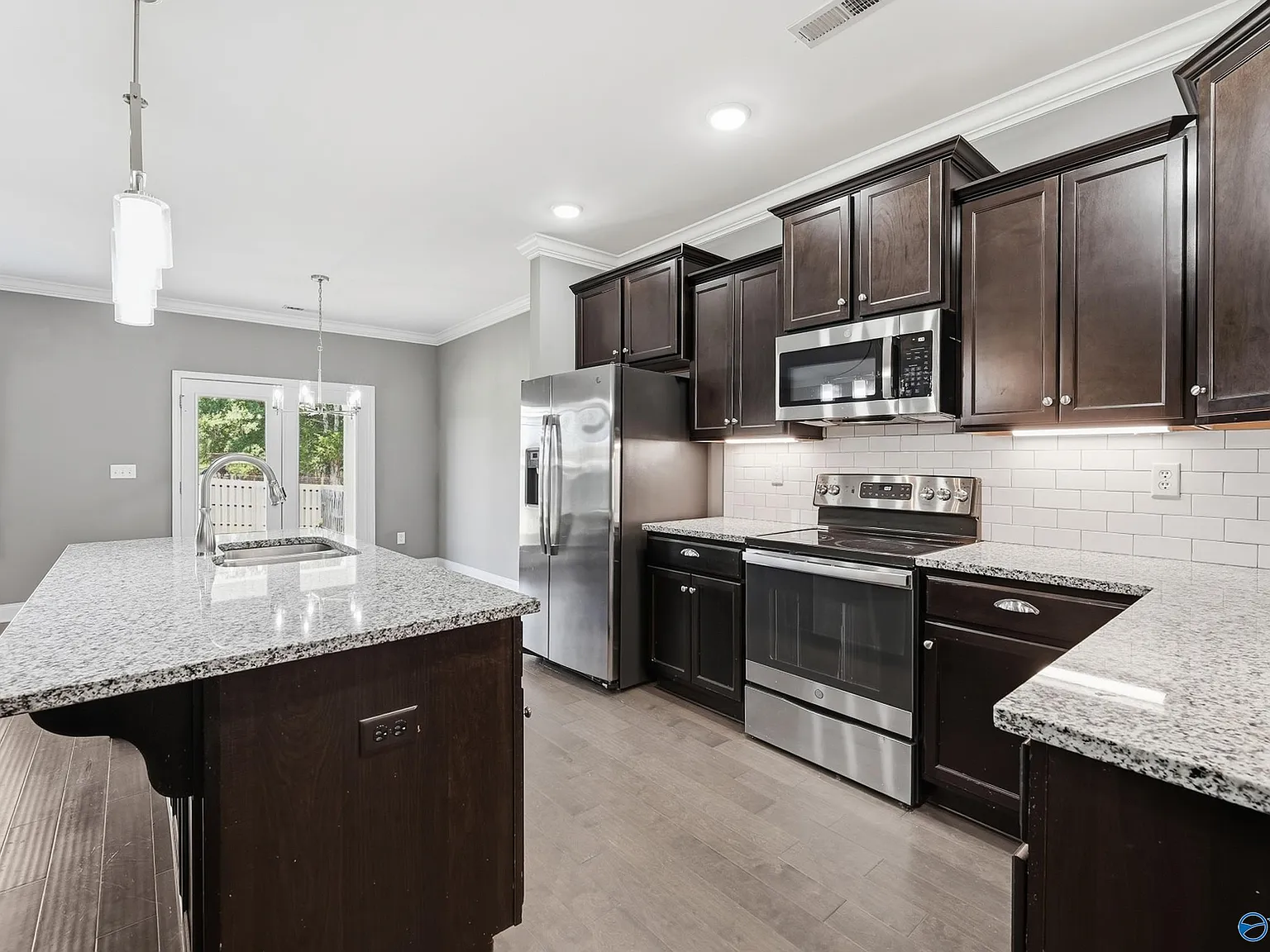 4 bed, 3.0 bath, 2507 sqft, $2,400 — Photo 3