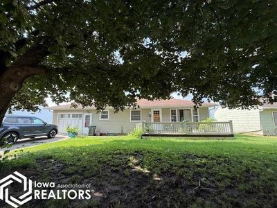 215 Linden Ct, Brooklyn, IA, 52211