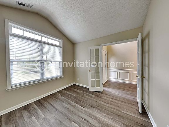 4th image of 226 Newberry Ln