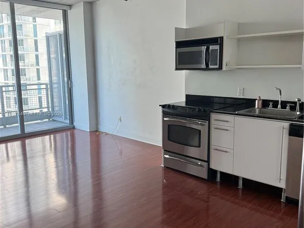 690 SW 1st Ct, Miami, FL