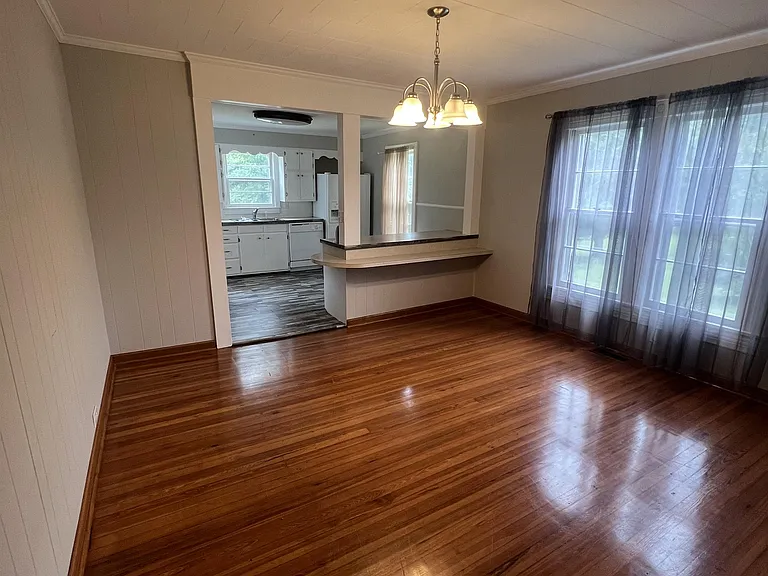 1107 Trogdon St — Photo 3