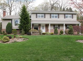 26 Clifford Dr, Park Ridge, NJ 07656