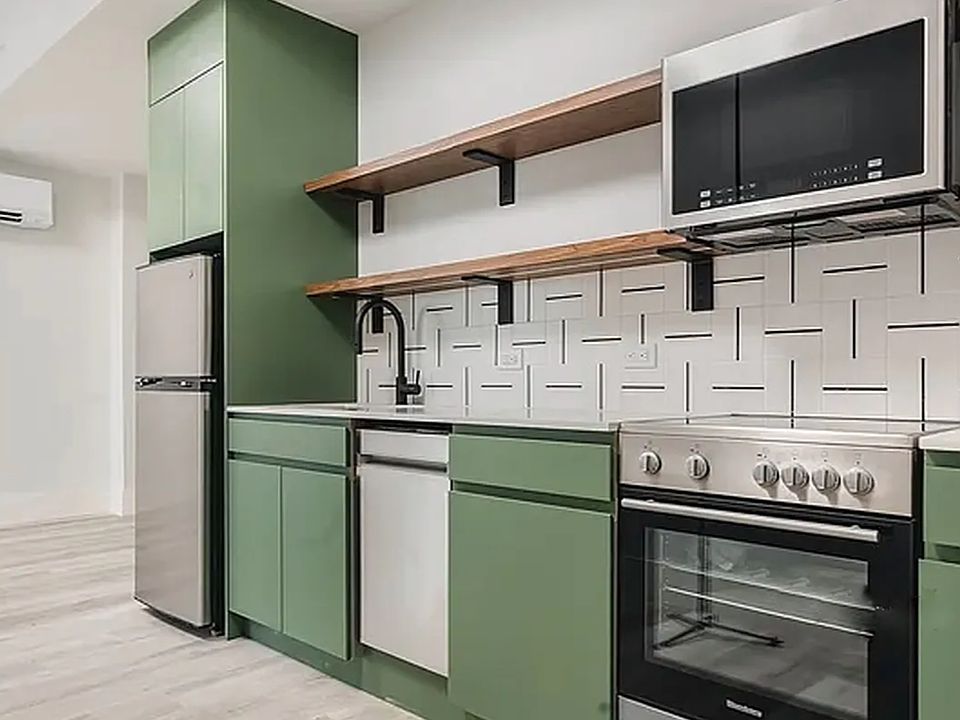 1st image of 1510 Gates Ave #1106