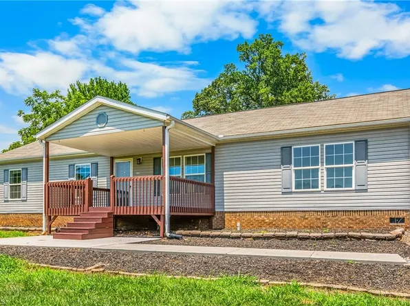 173 Old Low Gap Rd S, Mount Airy, NC 27030
