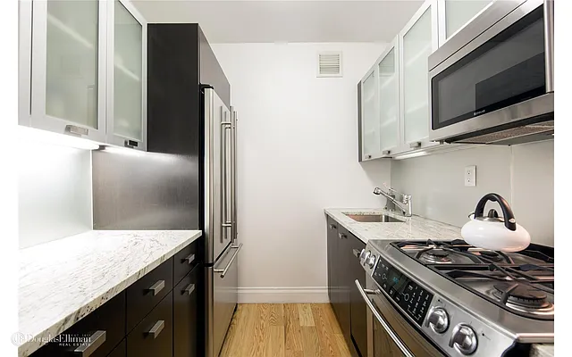 Rented by Douglas Elliman | media 17