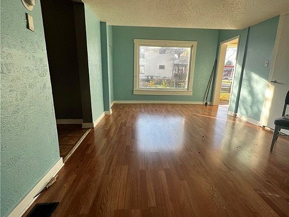 3rd image of 3063 W 47th St