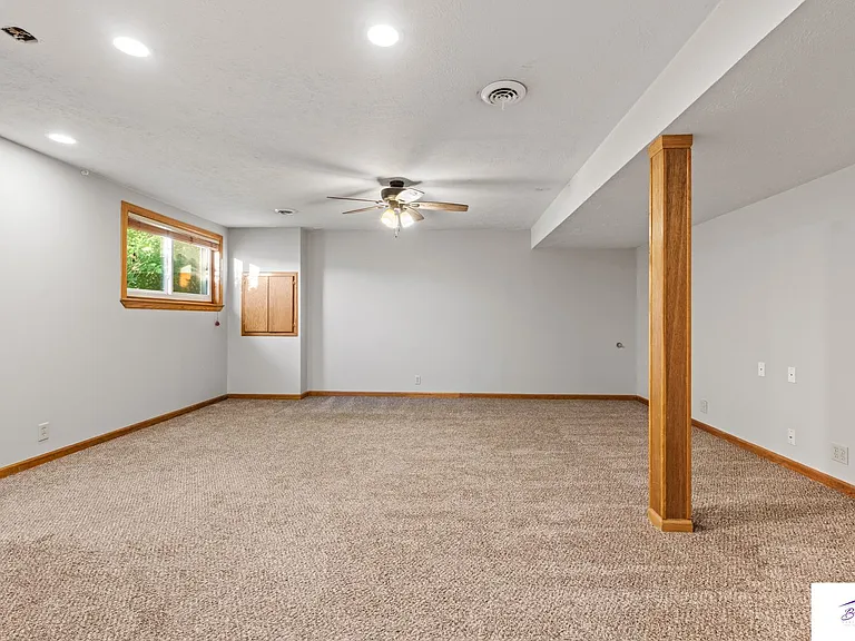 16911 N Cir — Photo 22