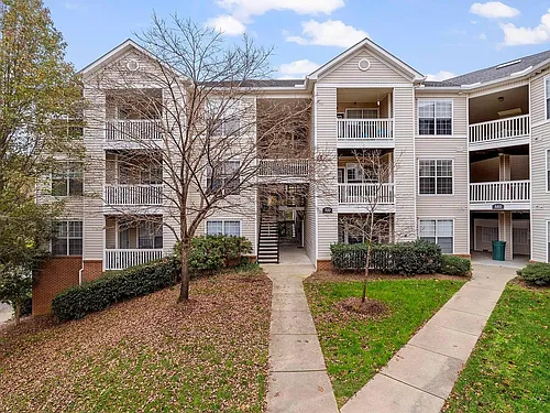 320 Riverbend Dr #3C Photo 1