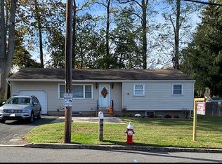 130 Birch Rd, Kings Park, NY 11754