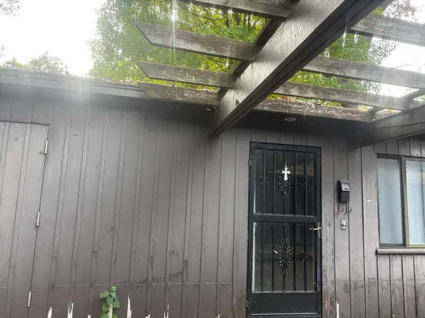 36 Honeysuckle Dr #A, Jackson, TN 38301