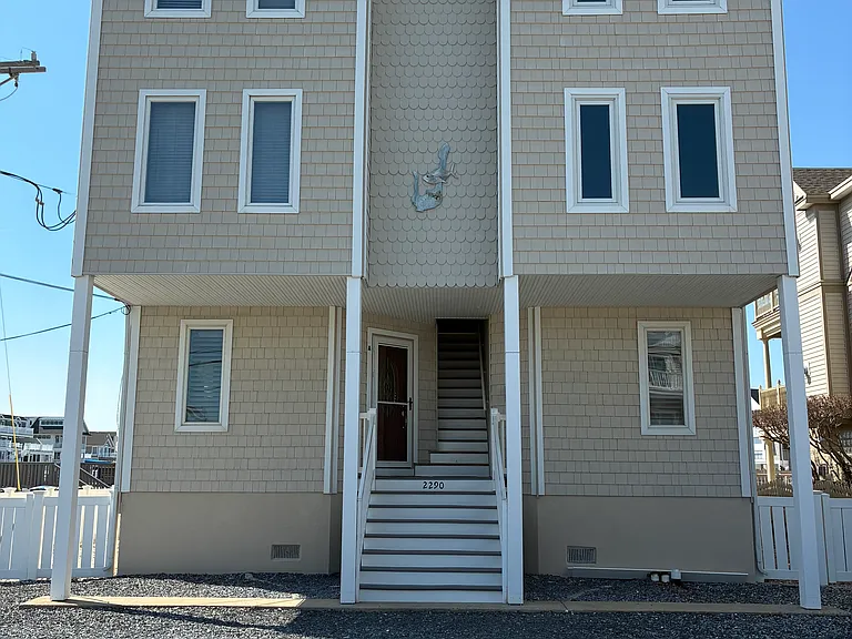 2290 Ocean Dr #C — Photo 1