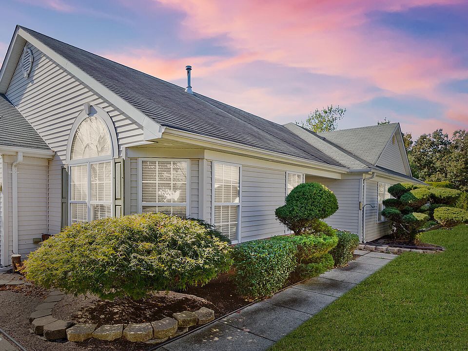 1st image of 26 Morning Glory Ln