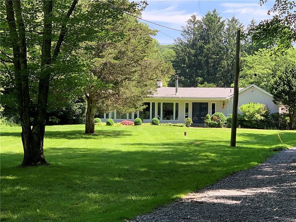 1st image of 9 E Field Dr