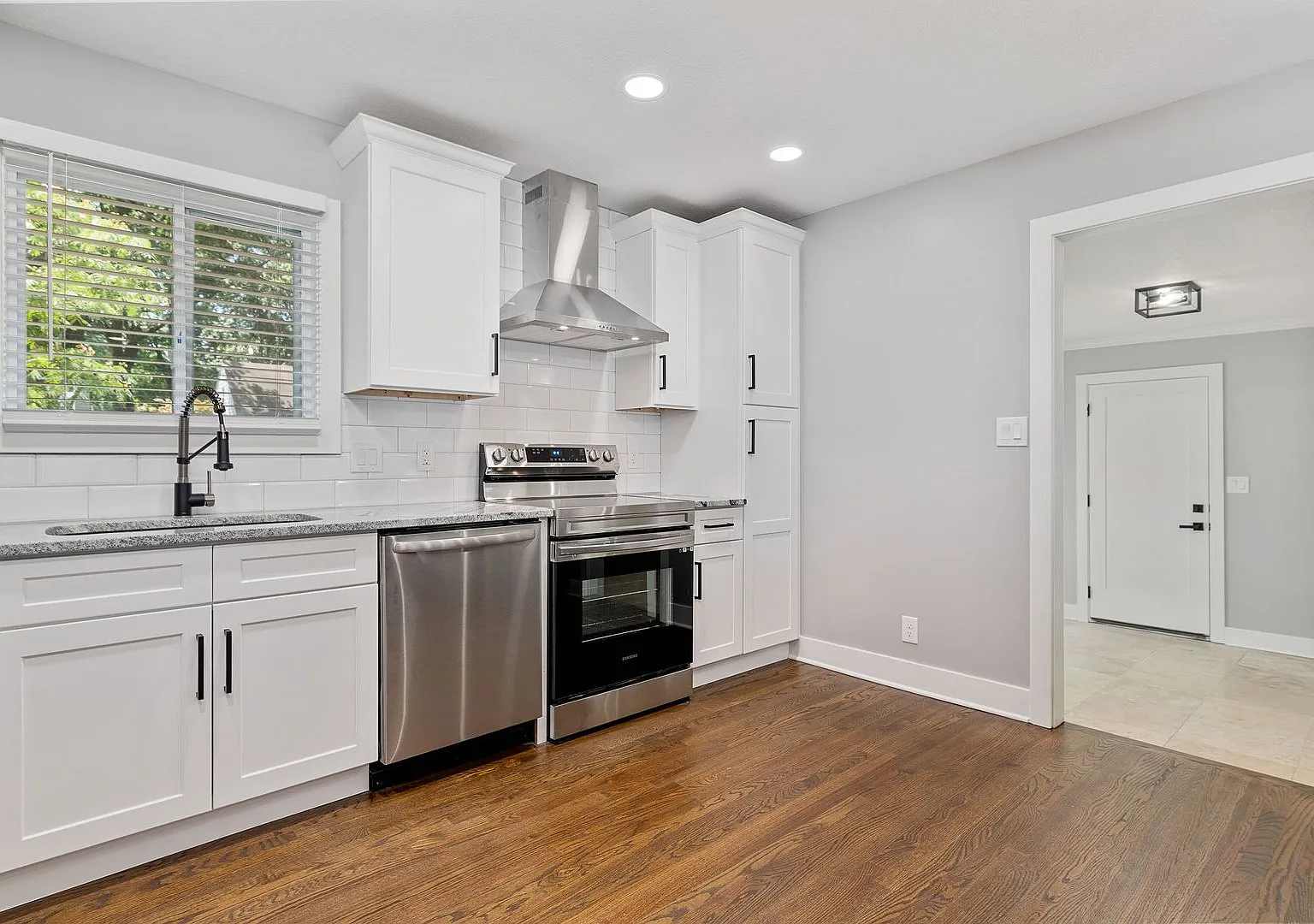 Awesome Renovated OP House — Photo 3