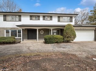 1924 Sunnyside Cir, Northbrook, IL 60062