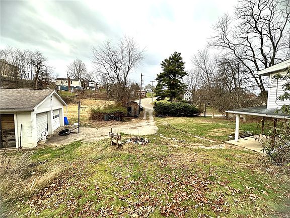 4th image of 572 Alberts Dr
