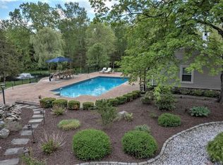 78 Dragon Trl, Pleasant Valley, NY 12569