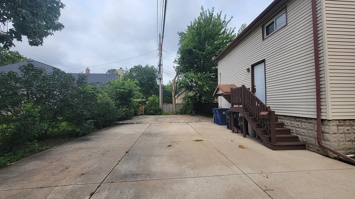 Building Photo - 19 N Webster St #2