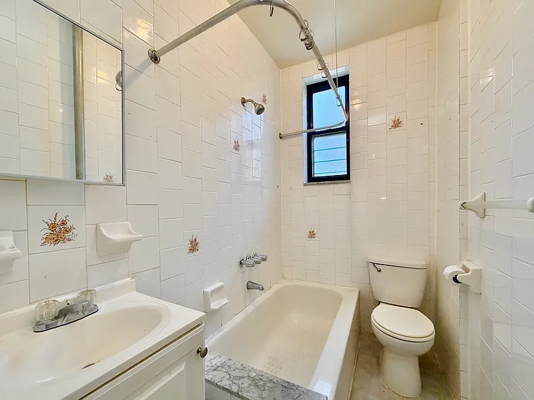 45 Bay 28th St #2R — Photo 5
