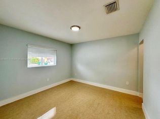 9480 SW 39th St #1, Miami, FL 33165