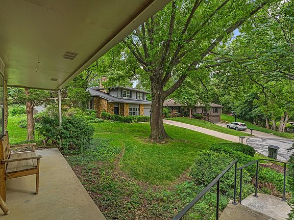 3rd image of 3430 Camelback Pl