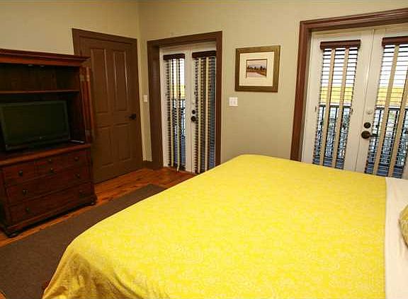 5th image of 329 Water St #108