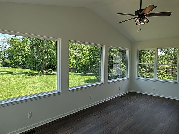 5th image of 1291 Moberly Rd