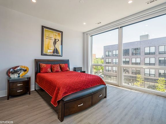 5th image of 2400 W Wabansia Ave #515