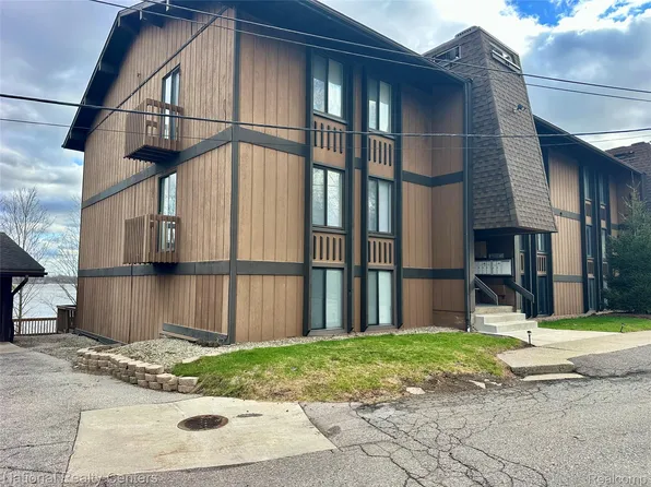 1744 Grove Rd #A101, Ypsilanti, MI 48198