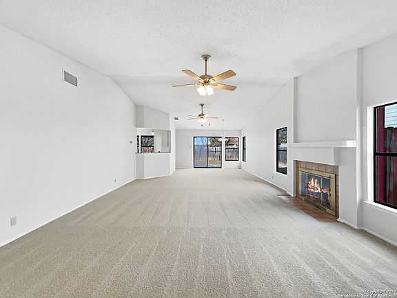 5th image of 10419 Country Bluff