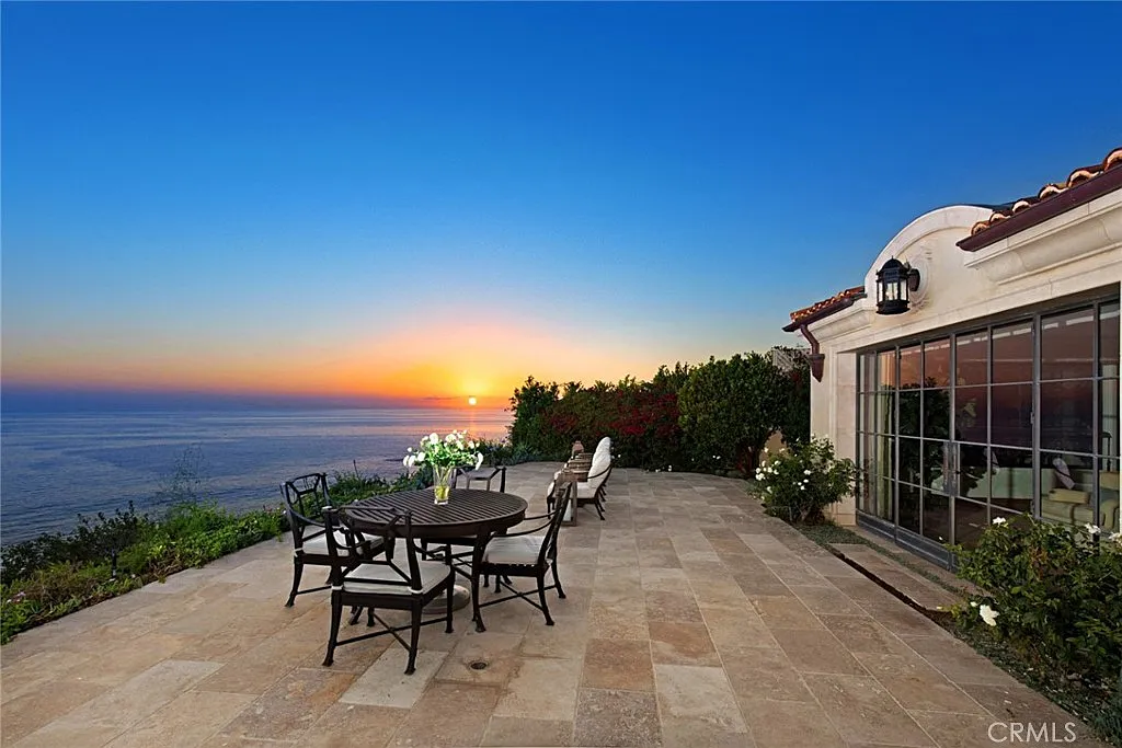 5 bed, 5.5 bath, 6400 sqft, $150,000 — Photo 1