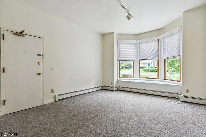 Studio, 1.0 bath, $1,900 — Photo 4