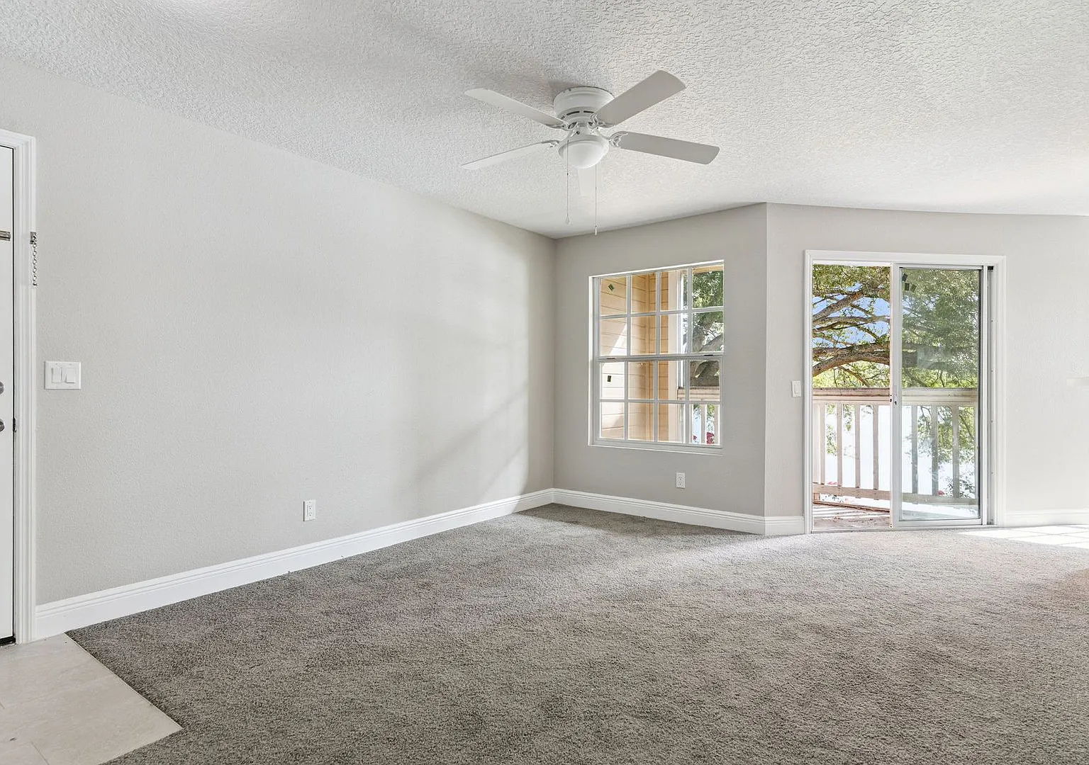 1 BR / 1 BA Condo In Tradewinds — Photo 3