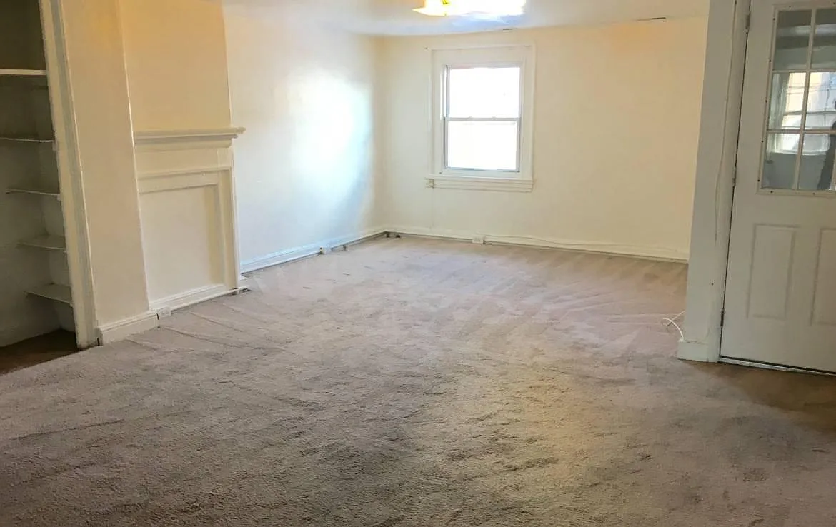 2 bed, 900 sqft, $1,900 — Photo 2