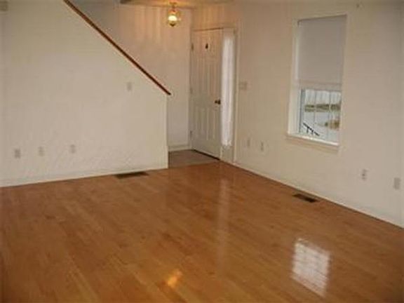 4th image of 10 Wood St #2
