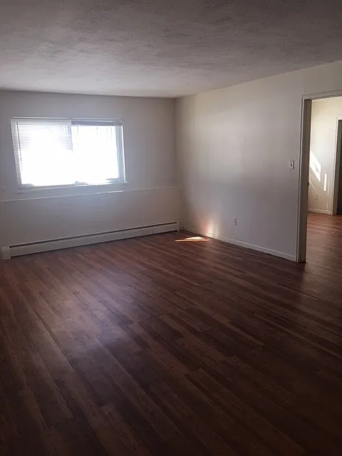 Pondview Apartments — Photo 3