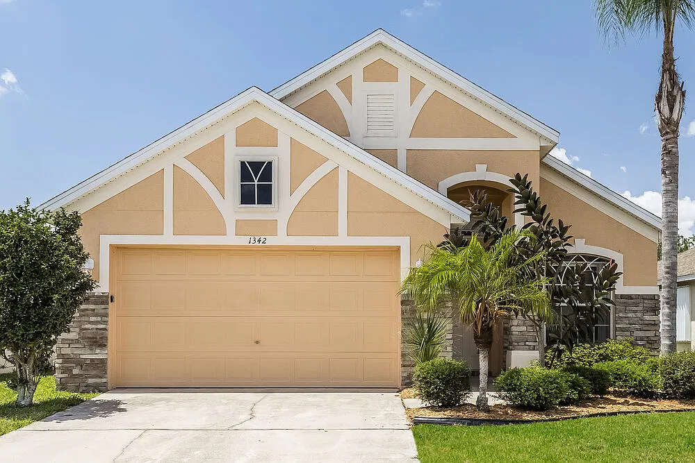 3 bed, 2.0 bath, 1615 sqft, $3,080 — Photo 1