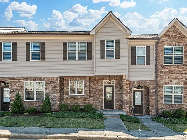 3950 Amelia Park Dr — Photo 1