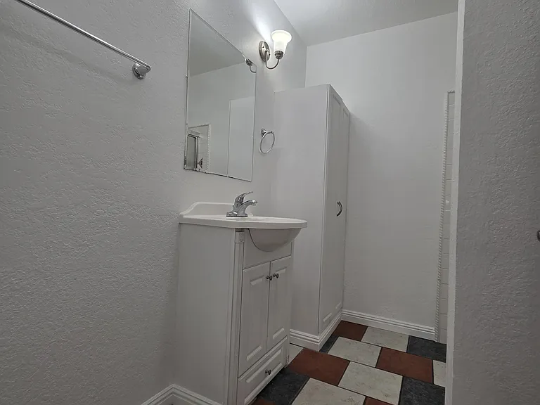 630 E Avenue J4 — Photo 7