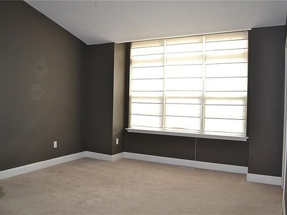 5th image of 102 Brownstone Ct