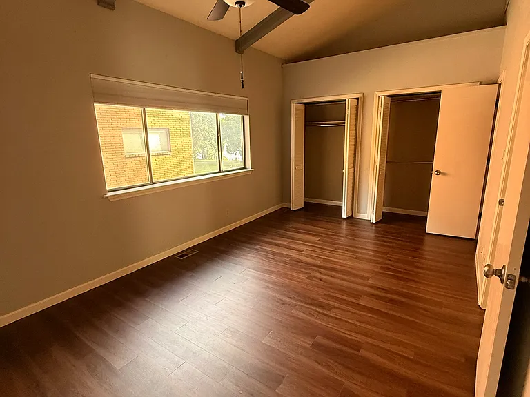 1563 Riverside Dr — Photo 15