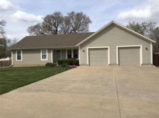 302 E McCarty St, Edgerton, KS 66021