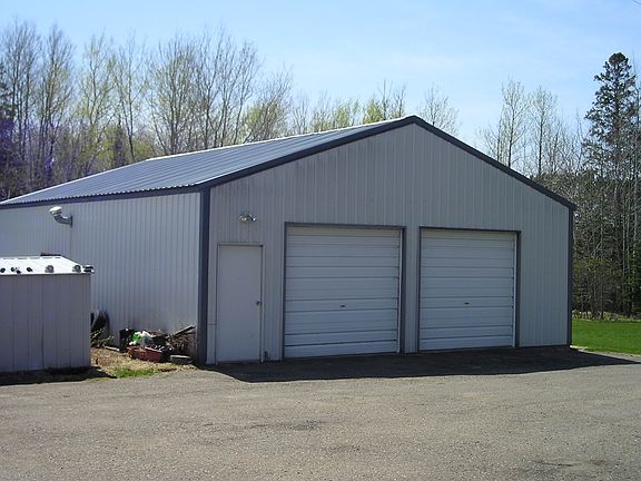 30'x40' garage w/cement flr