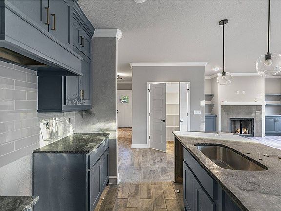 3rd image of 3 Claxby Cir