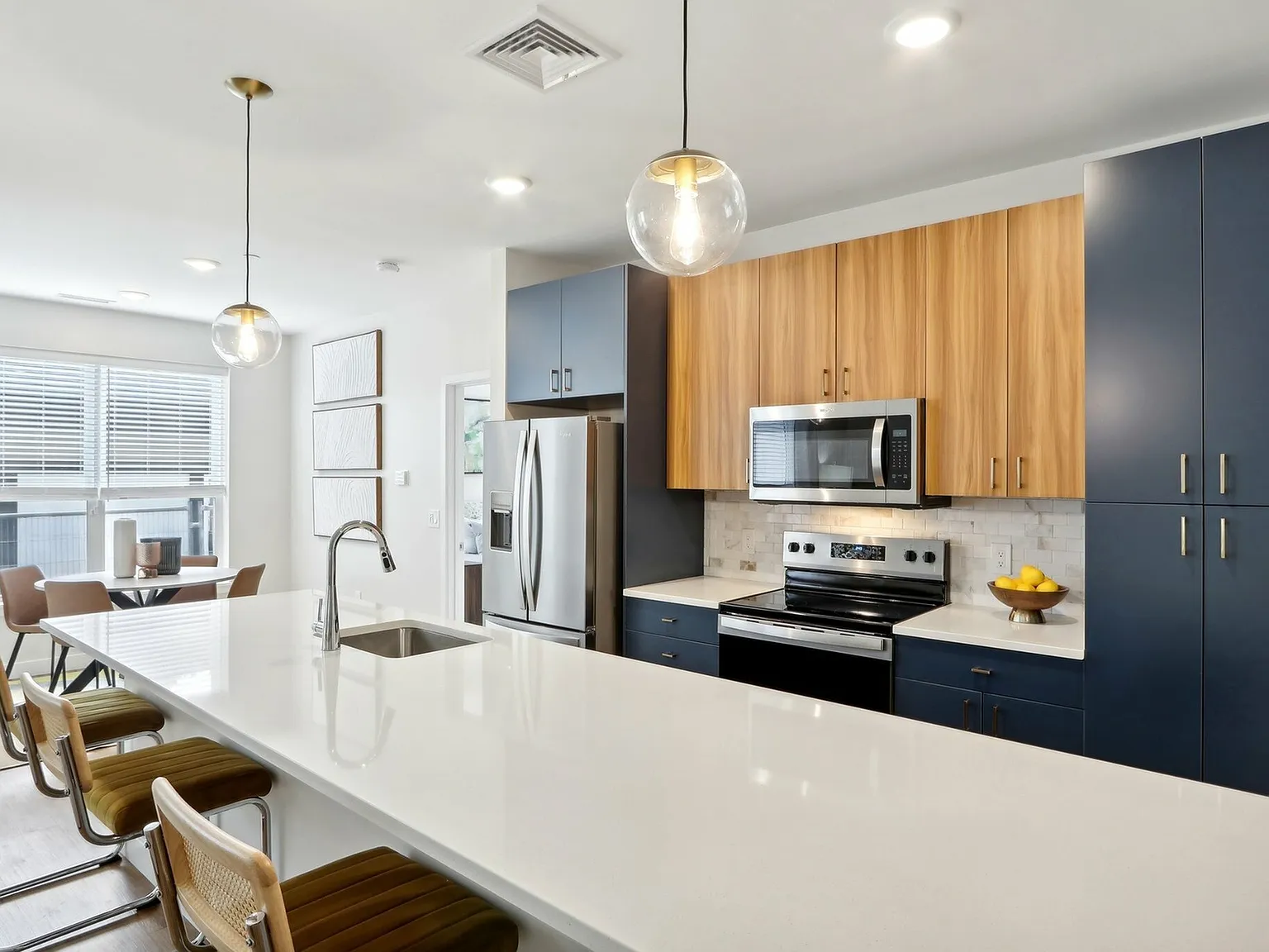 The James Apartments — Photo 3
