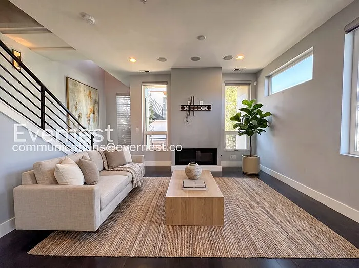 3 bed, 3.0 bath, 2350 sqft, $4,645 — Photo 2