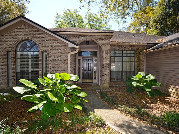 3rd image of 4872 Victoria Chase Ct
