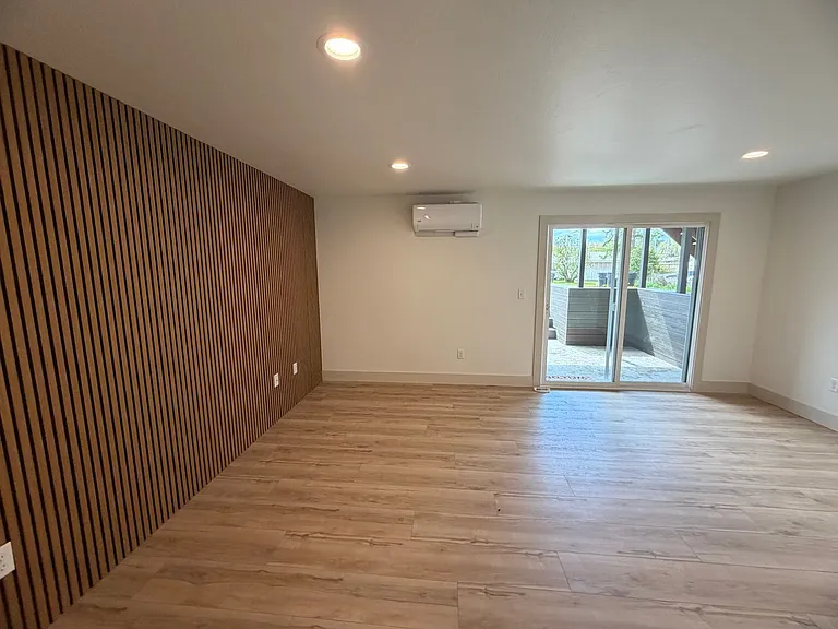 218 W Nevada St — Photo 20