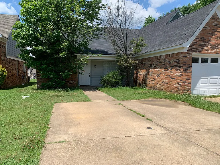 1584 Joy Blvd — Photo 1