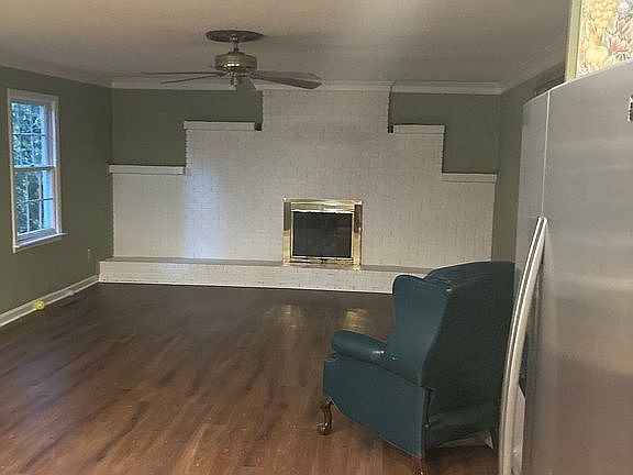Den w/fireplace 